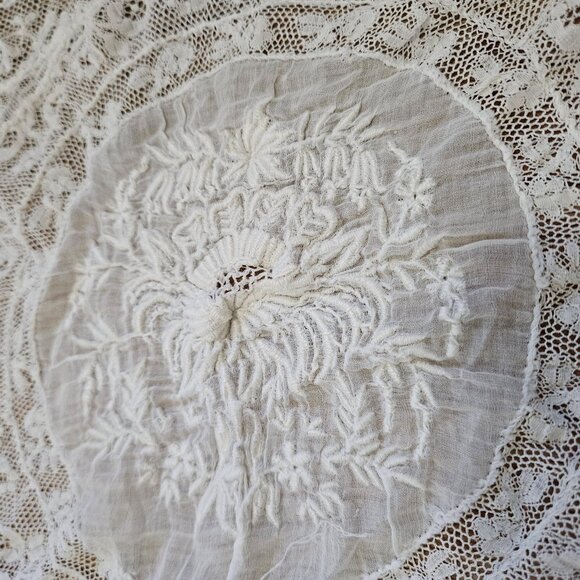 Vintage French Normandy Lace Tablecloth - Picture 3 of 8